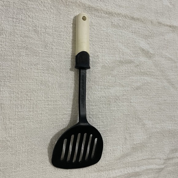 Vintage Ecko Slotted Wide Turner Spatula White Handle Black Nylon Flipper - Picture 2 of 5